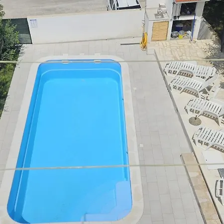Mia With Pool1 Lejlighed Split