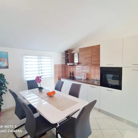 Mia With Pool1 شقة *