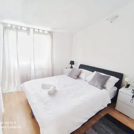 Mia With Pool1 شقة *