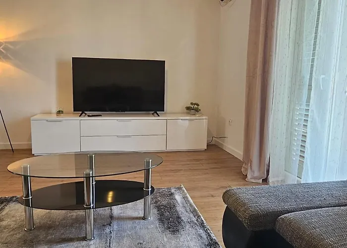 Апартаменты Mia With Pool1