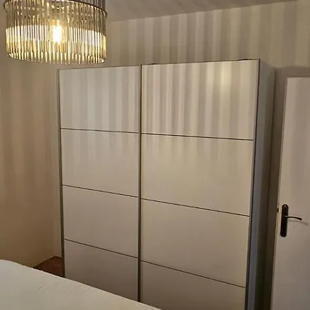 Mia With Pool1 Split