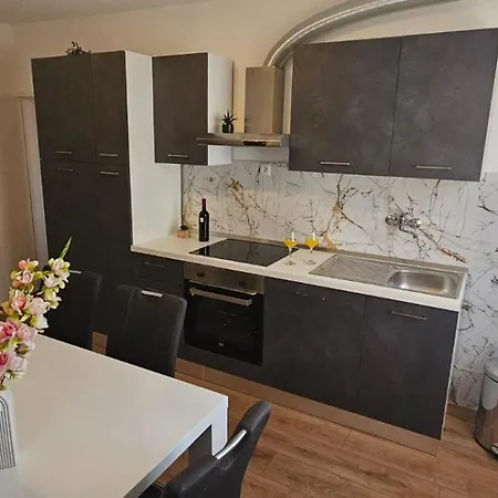 דירה Mia With Pool1 ספליט