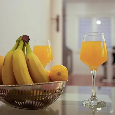 Mia With Pool1 * 스플리트