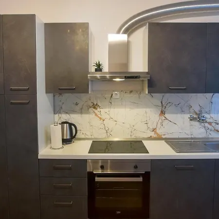 아파트 Mia With Pool1 *