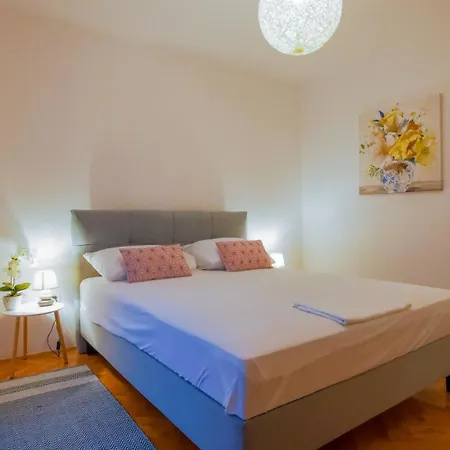 Mia With Pool1 Appartement *