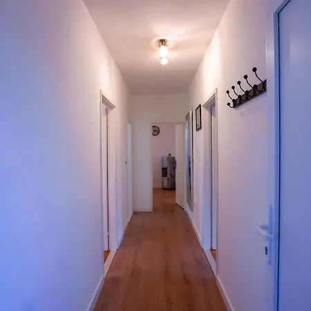 아파트 Mia With Pool1