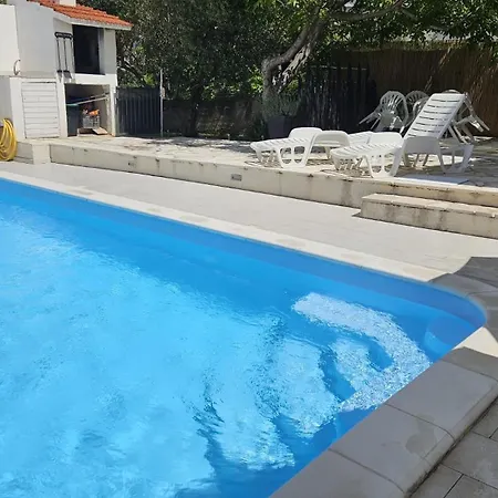 Mia With Pool1 아파트 스플리트