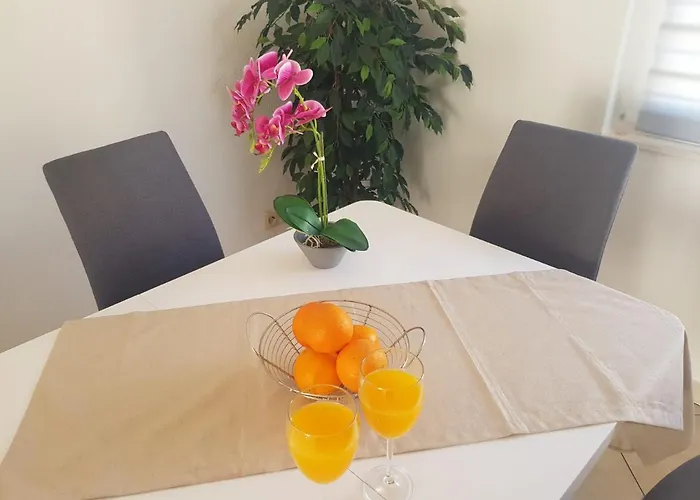 Mia With Pool1 Apartmán