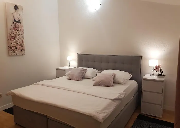 Mia With Pool1 Apartmán