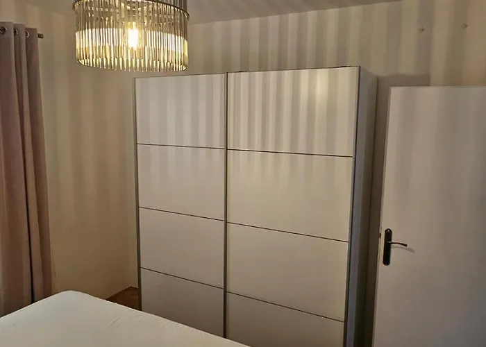 Mia With Pool1 Split