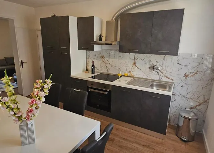 Apartmán Mia With Pool1 Split