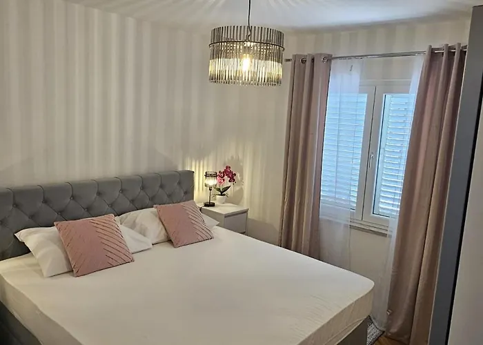 Apartmán Mia With Pool1