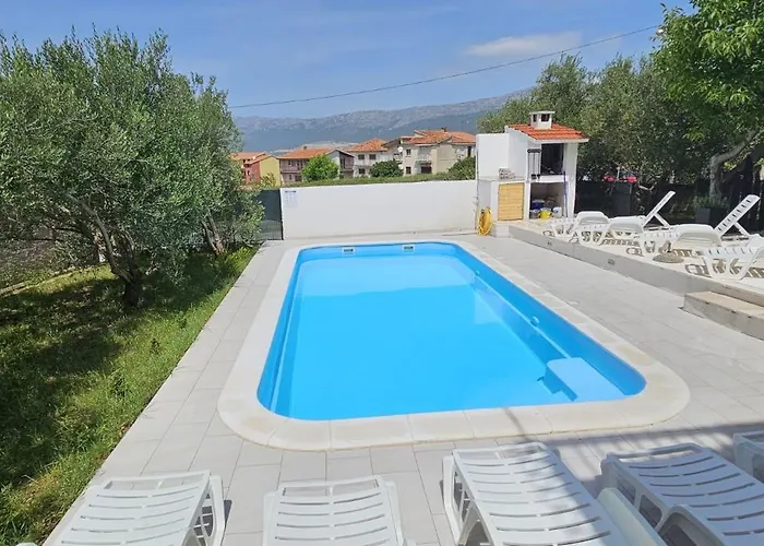 Mia With Pool1 Apartmán