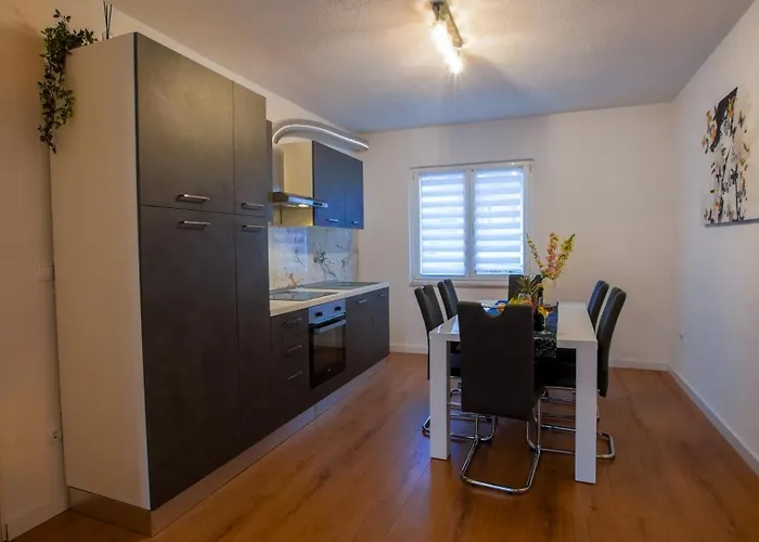 Apartmán Mia With Pool1 Split