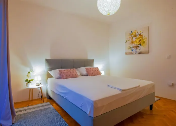 Mia With Pool1 Apartmán *