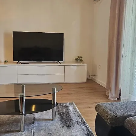דירה Mia With Pool1